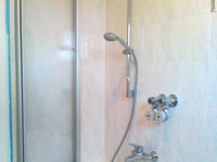 Badewanne mit Duschgelegenheit_thumb.jpg